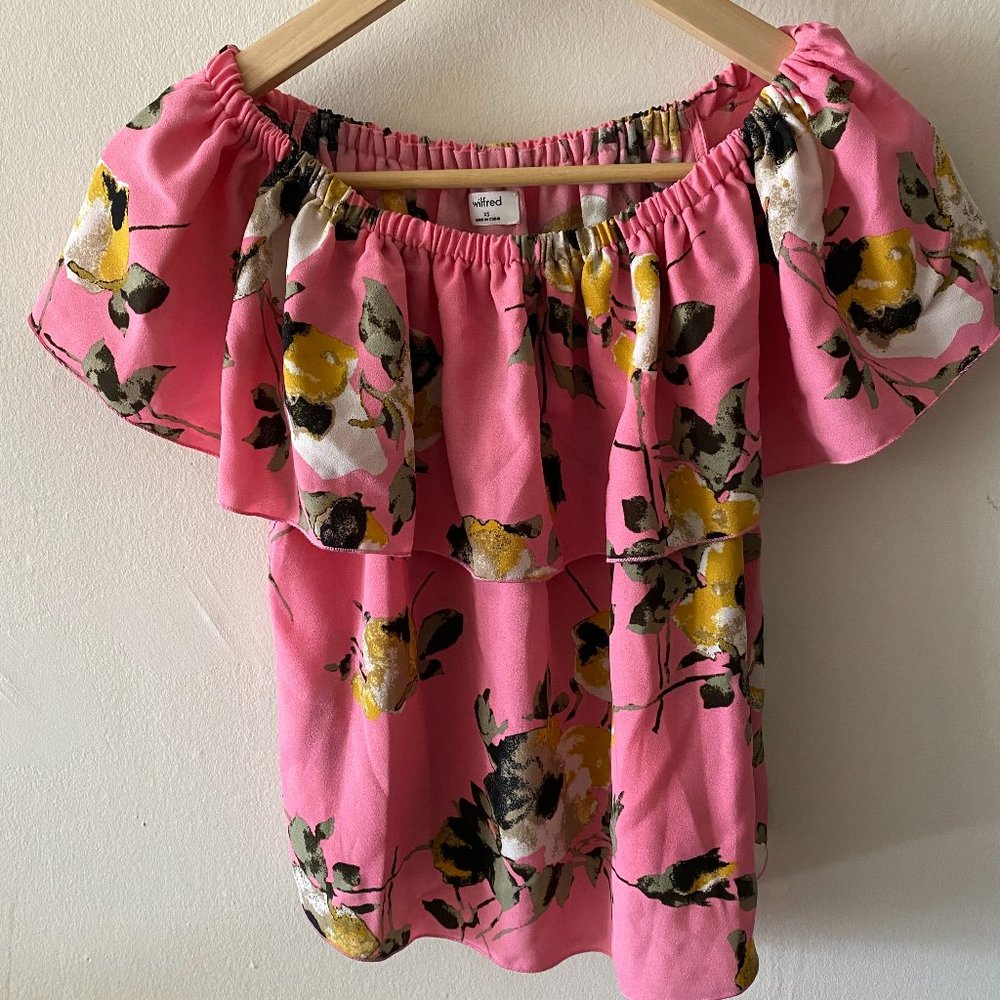 Beautiful Pink Wilfred Top Purchased from Aritzia Size XS in Excellent Condition